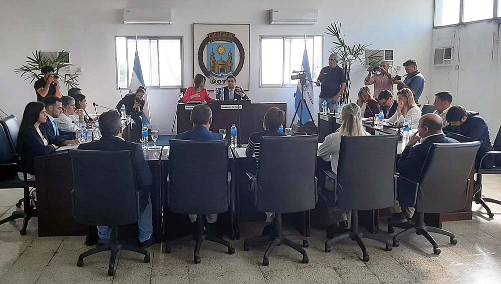 El HCD declaró “Ciudadano Ilustre” de Goya al destacado futbolista “Pancho” Sa e impuso el nombre de “Coqui” Correa al SUM de Costa Surubí